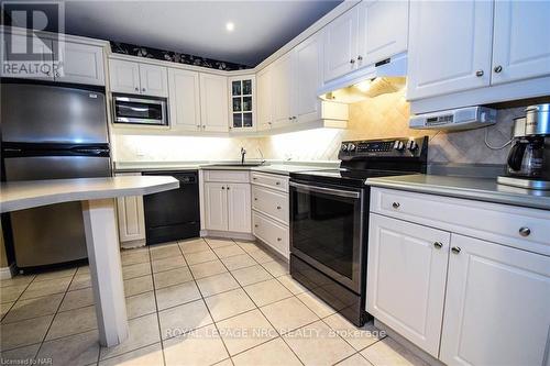 32 Stonegate Place, Pelham (662 - Fonthill), ON - Indoor Photo Showing Kitchen