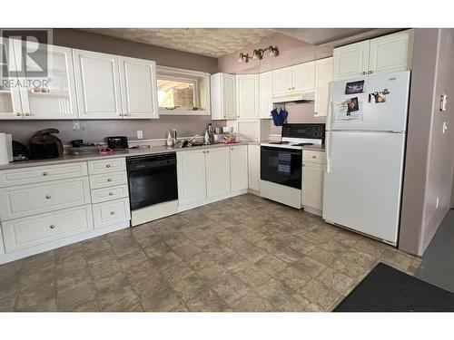 2199 Castillou Crescent, Merritt, BC - Indoor Photo Showing Kitchen With Double Sink