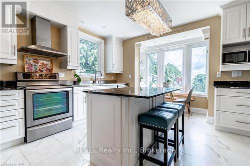 9 Shaldan Lane, Pelham (662 - Fonthill), ON - Indoor Photo Showing Kitchen With Upgraded Kitchen