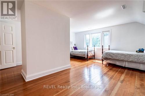 9 Shaldan Lane, Pelham (662 - Fonthill), ON - Indoor Photo Showing Bedroom