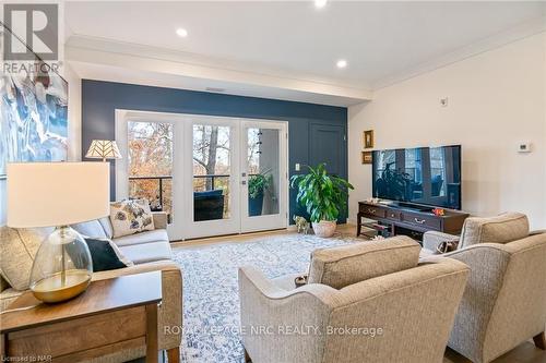 105 Vansickle Road, St. Catharines (462 - Rykert/Vansickle), ON - Indoor Photo Showing Living Room