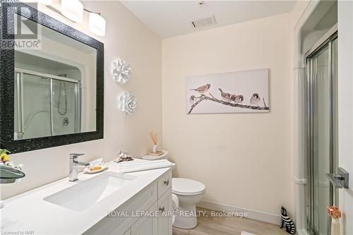 105 Vansickle Road, St. Catharines (462 - Rykert/Vansickle), ON - Indoor Photo Showing Bathroom