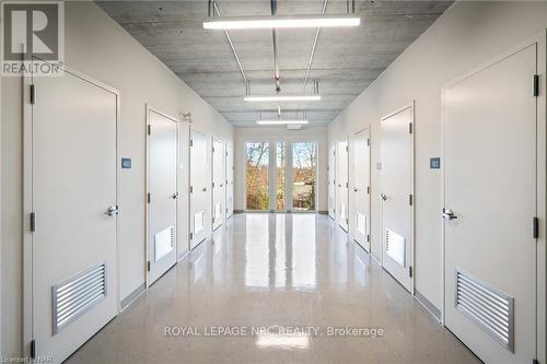 105 Vansickle Road, St. Catharines (462 - Rykert/Vansickle), ON - Indoor Photo Showing Other Room