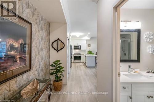 105 Vansickle Road, St. Catharines (462 - Rykert/Vansickle), ON - Indoor Photo Showing Bathroom