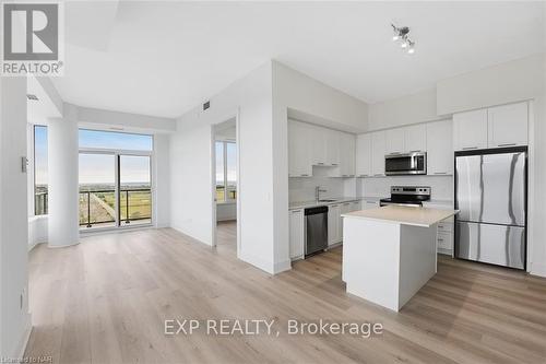 1802 - 385 Winston Road, Grimsby (540 - Grimsby Beach), ON - Indoor Photo Showing Kitchen With Stainless Steel Kitchen