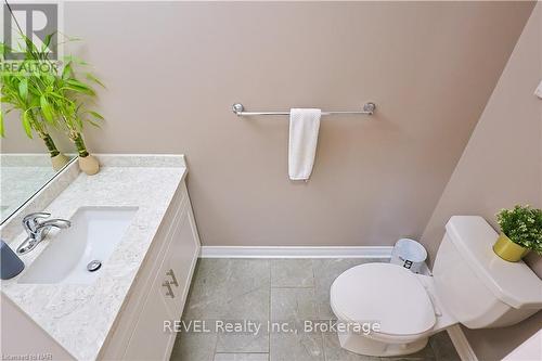 13 Cinnamon Street, Thorold (560 - Rolling Meadows), ON - Indoor Photo Showing Bathroom