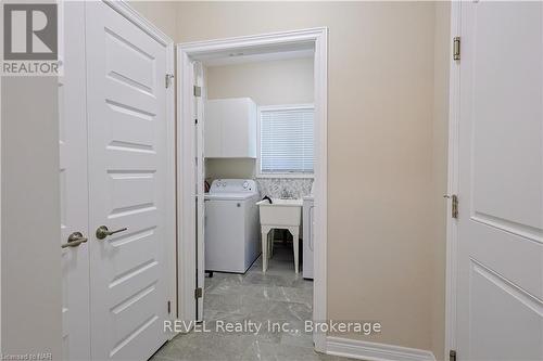 13 Cinnamon Street, Thorold (560 - Rolling Meadows), ON - Indoor Photo Showing Laundry Room