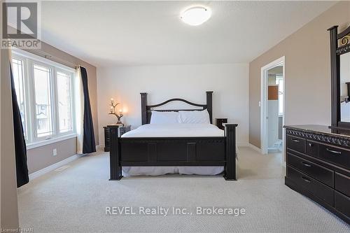 13 Cinnamon Street, Thorold (560 - Rolling Meadows), ON - Indoor Photo Showing Bedroom