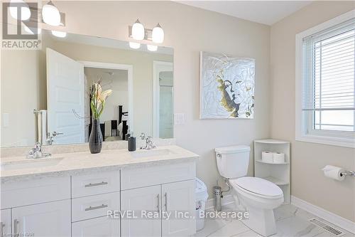 13 Cinnamon Street, Thorold (560 - Rolling Meadows), ON - Indoor Photo Showing Bathroom