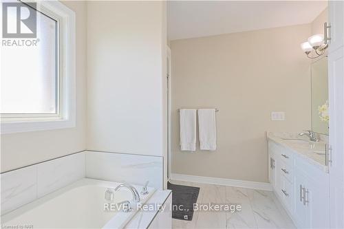 13 Cinnamon Street, Thorold (560 - Rolling Meadows), ON - Indoor Photo Showing Bathroom