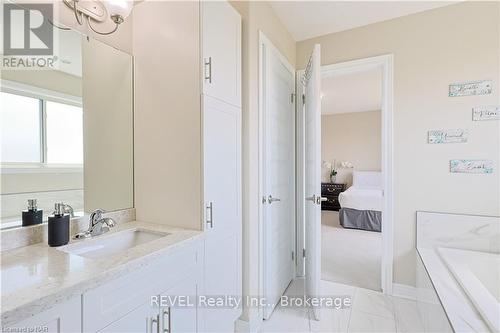 13 Cinnamon Street, Thorold (560 - Rolling Meadows), ON - Indoor Photo Showing Bathroom