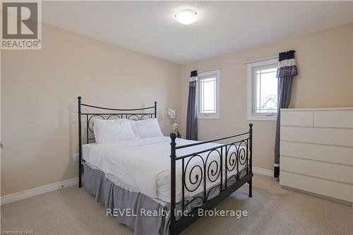 13 Cinnamon Street, Thorold (560 - Rolling Meadows), ON - Indoor Photo Showing Bedroom