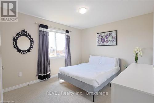 13 Cinnamon Street, Thorold (560 - Rolling Meadows), ON - Indoor Photo Showing Bedroom