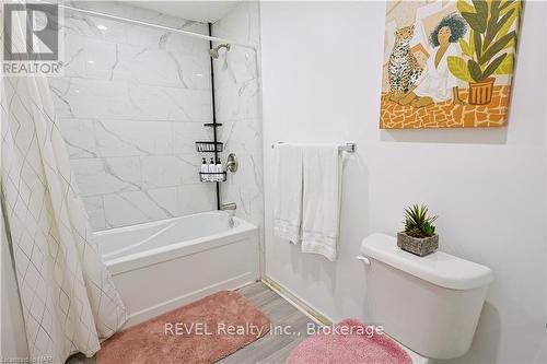 13 Cinnamon Street, Thorold (560 - Rolling Meadows), ON - Indoor Photo Showing Bathroom