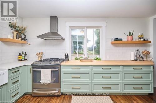 3426 King Street, Lincoln (980 - Lincoln-Jordan/Vineland), ON - Indoor Photo Showing Kitchen