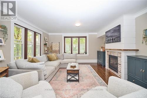 3426 King Street, Lincoln (980 - Lincoln-Jordan/Vineland), ON - Indoor Photo Showing Living Room With Fireplace