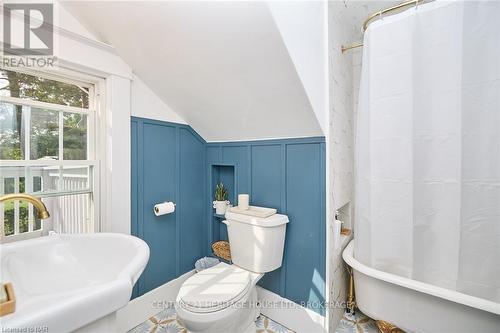 3426 King Street, Lincoln (980 - Lincoln-Jordan/Vineland), ON - Indoor Photo Showing Bathroom