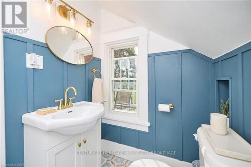 3426 King Street, Lincoln (980 - Lincoln-Jordan/Vineland), ON - Indoor Photo Showing Bathroom