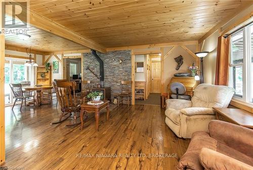 12264 Brawn Road, Wainfleet (880 - Lakeshore), ON - Indoor Photo Showing Living Room