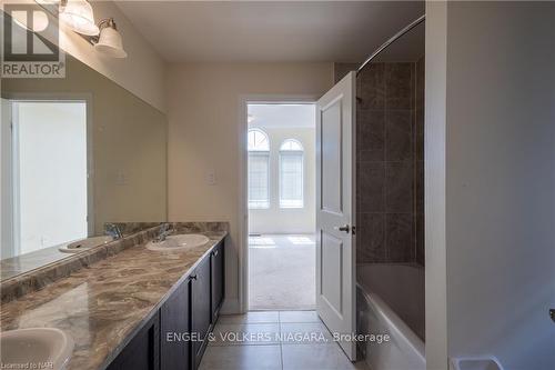 9462 Tallgrass Avenue, Niagara Falls (224 - Lyons Creek), ON - Indoor Photo Showing Bathroom