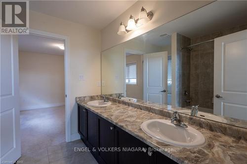 9462 Tallgrass Avenue, Niagara Falls (224 - Lyons Creek), ON - Indoor Photo Showing Bathroom