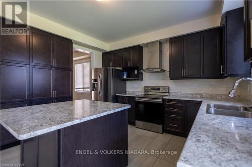 9462 Tallgrass Avenue, Niagara Falls (224 - Lyons Creek), ON - Indoor Photo Showing Kitchen With Double Sink