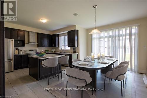 9462 Tallgrass Avenue, Niagara Falls (224 - Lyons Creek), ON - Indoor Photo Showing Dining Room