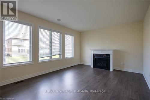 9462 Tallgrass Avenue, Niagara Falls (224 - Lyons Creek), ON - Indoor Photo Showing Living Room With Fireplace