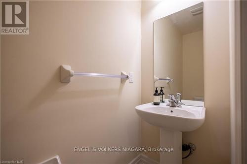 9462 Tallgrass Avenue, Niagara Falls (224 - Lyons Creek), ON - Indoor Photo Showing Bathroom