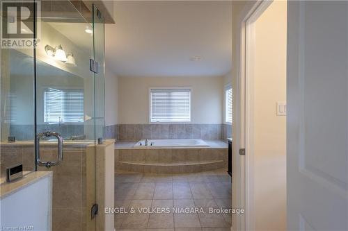 9462 Tallgrass Avenue, Niagara Falls (224 - Lyons Creek), ON - Indoor Photo Showing Bathroom