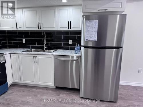 142 Rivertrail Avenue, Kitchener, ON - Indoor Photo Showing Kitchen With Double Sink