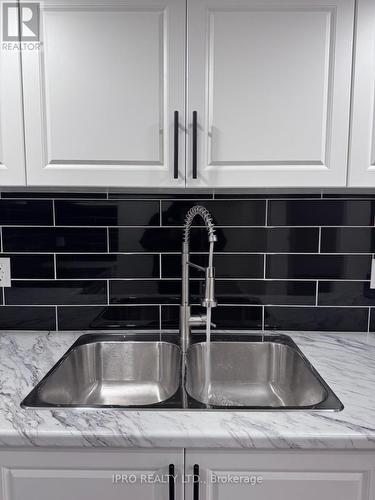 142 Rivertrail Avenue, Kitchener, ON - Indoor Photo Showing Kitchen