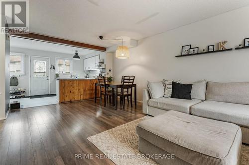 63 - 226 Highview Avenue W, London, ON - Indoor Photo Showing Living Room