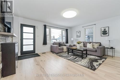 155 Princess Street, Centre Wellington (Elora/Salem), ON - Indoor Photo Showing Living Room