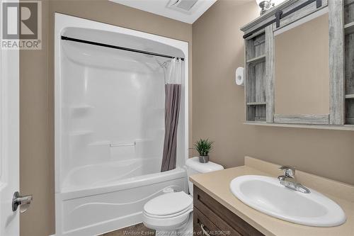 8475 Wyandotte East Unit# 111, Windsor, ON - Indoor Photo Showing Bathroom