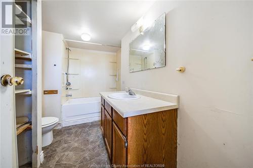 32 Wilder Drive North, Lakeshore, ON - Indoor Photo Showing Bathroom