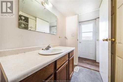 32 Wilder Drive North, Lakeshore, ON - Indoor Photo Showing Bathroom