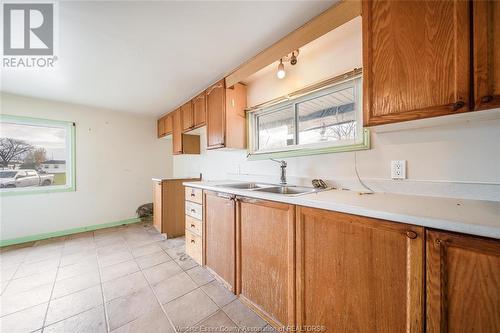 32 Wilder Drive North, Lakeshore, ON - Indoor Photo Showing Kitchen With Double Sink