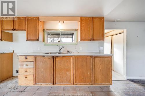 32 Wilder Drive North, Lakeshore, ON - Indoor Photo Showing Kitchen With Double Sink