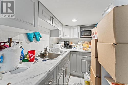 394 Langlois, Windsor, ON - Indoor Photo Showing Kitchen