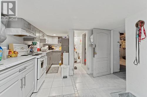 394 Langlois, Windsor, ON - Indoor Photo Showing Kitchen