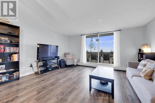 826 - 350 Quigley Road, Hamilton, ON - Indoor Photo Showing Living Room