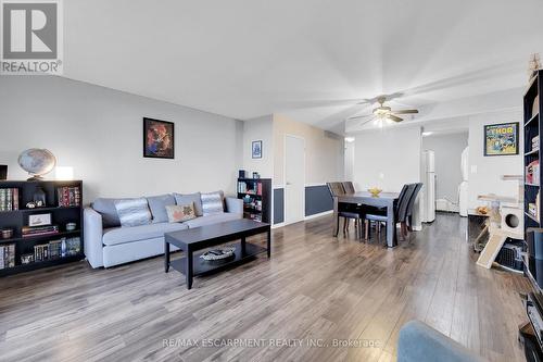 826 - 350 Quigley Road, Hamilton, ON - Indoor Photo Showing Living Room