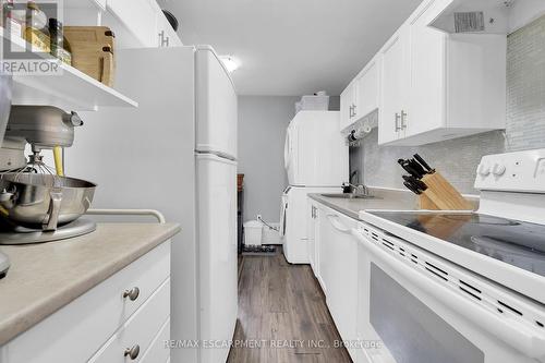 826 - 350 Quigley Road, Hamilton, ON - Indoor Photo Showing Kitchen