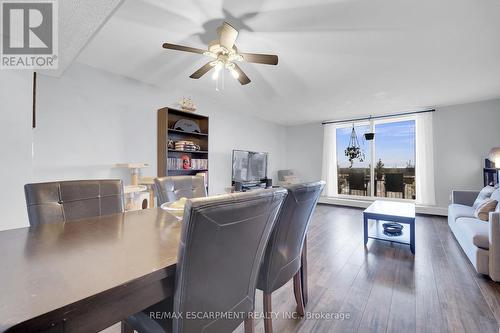 826 - 350 Quigley Road, Hamilton, ON - Indoor Photo Showing Living Room