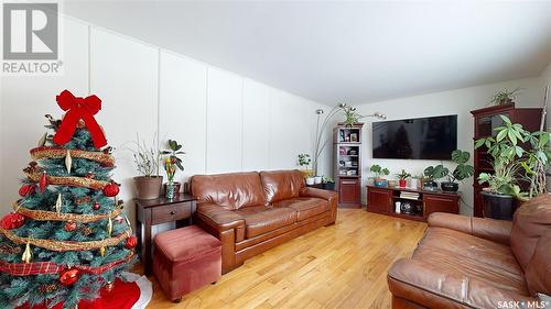 3801 20Th Avenue, Regina, SK - Indoor Photo Showing Living Room