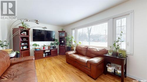 3801 20Th Avenue, Regina, SK - Indoor Photo Showing Living Room