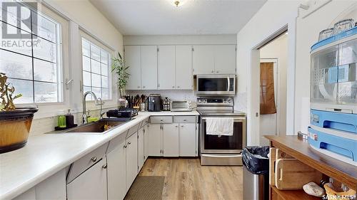 3801 20Th Avenue, Regina, SK - Indoor Photo Showing Kitchen