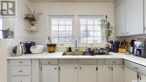 3801 20Th Avenue, Regina, SK - Indoor Photo Showing Kitchen