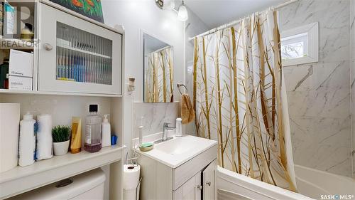 3801 20Th Avenue, Regina, SK - Indoor Photo Showing Bathroom